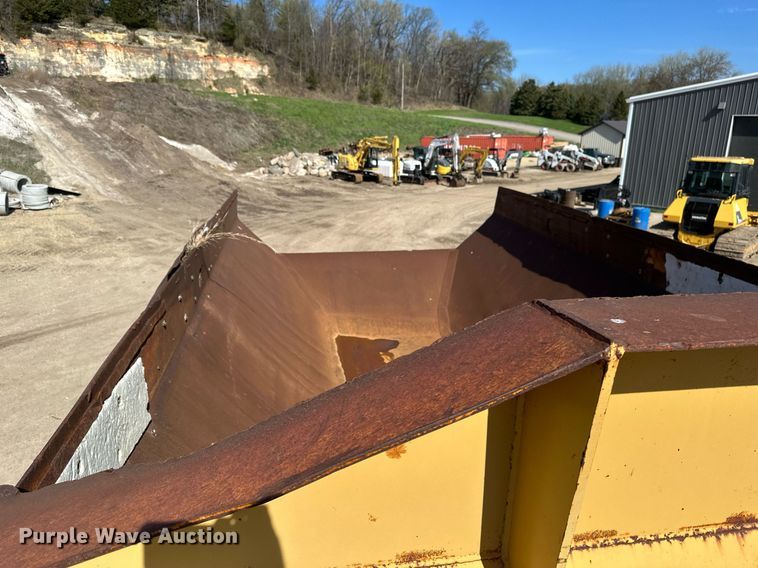 image for item EB2497 1996 Caterpillar  D400E articulated haul truck