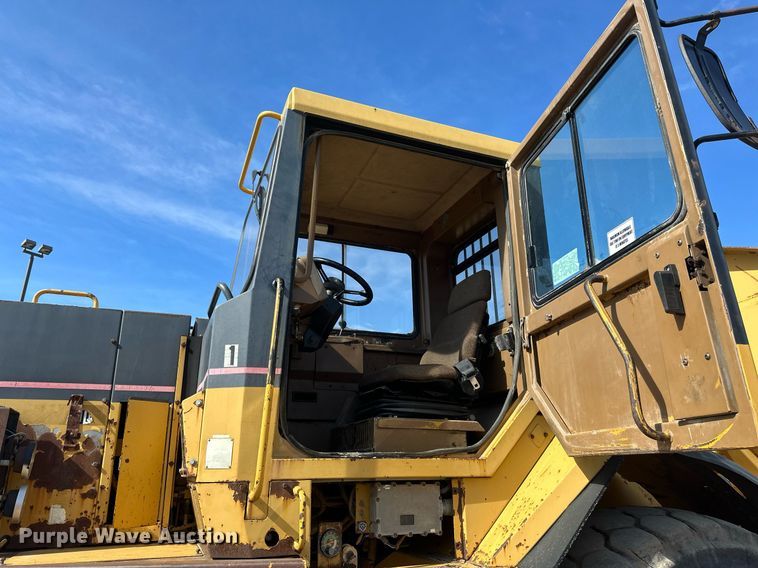 image for item EB2497 1996 Caterpillar  D400E articulated haul truck