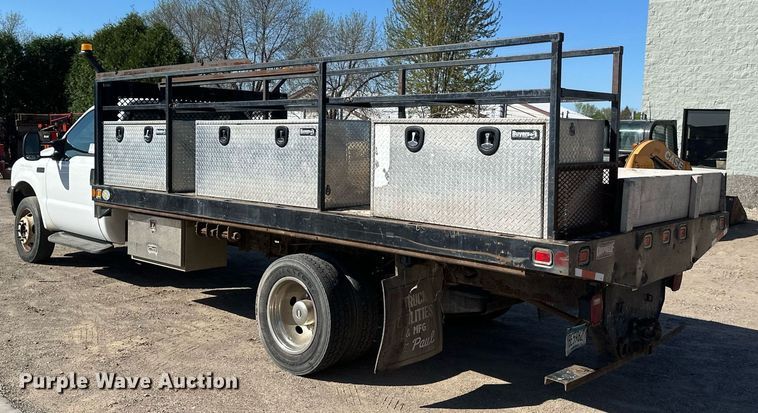 image for item EB2512 2002 Ford F550 Super Duty flatbed truck