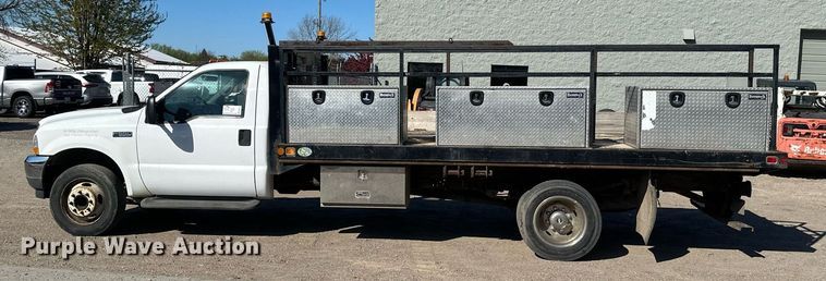 image for item EB2512 2002 Ford F550 Super Duty flatbed truck