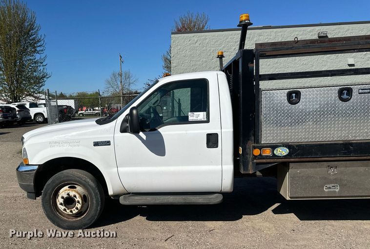 image for item EB2512 2002 Ford F550 Super Duty flatbed truck