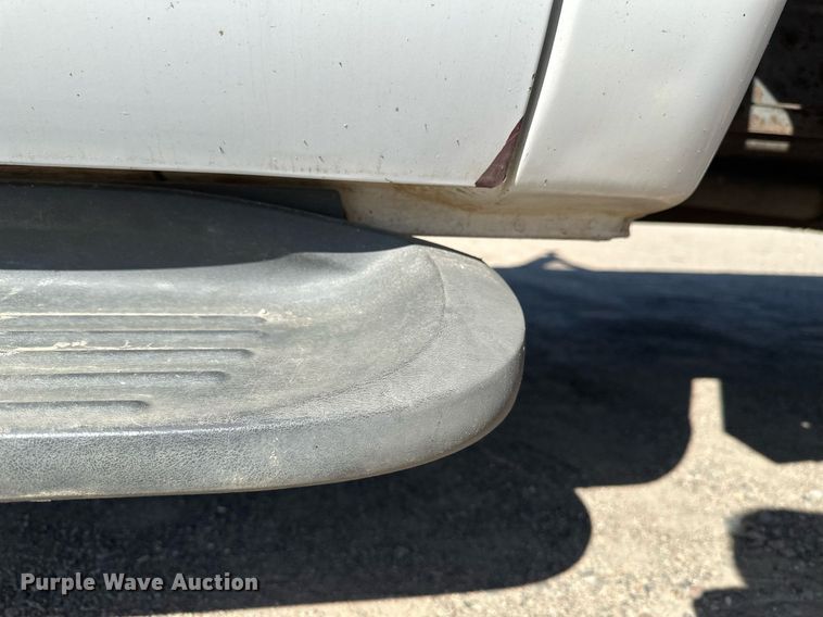 image for item EB2512 2002 Ford F550 Super Duty flatbed truck