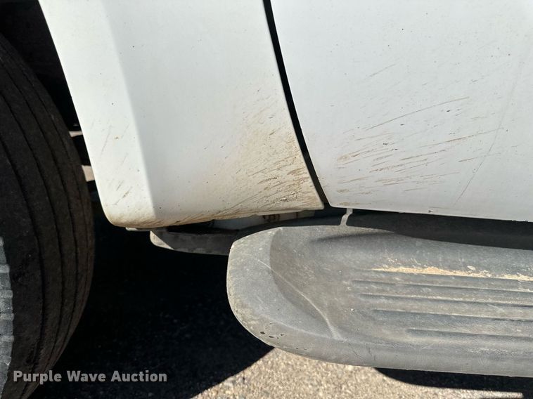 image for item EB2512 2002 Ford F550 Super Duty flatbed truck