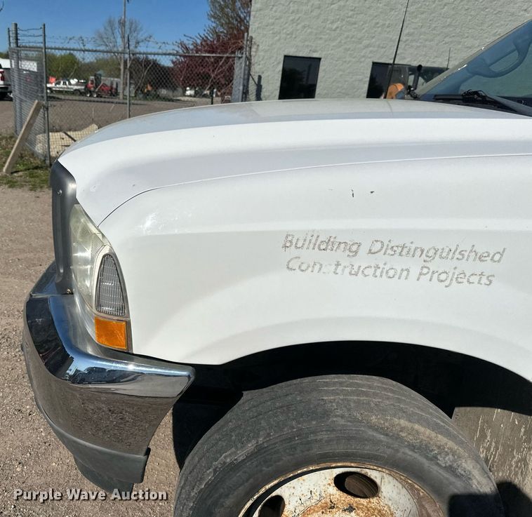 image for item EB2512 2002 Ford F550 Super Duty flatbed truck