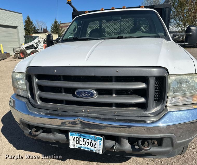 image for item EB2512 2002 Ford F550 Super Duty flatbed truck