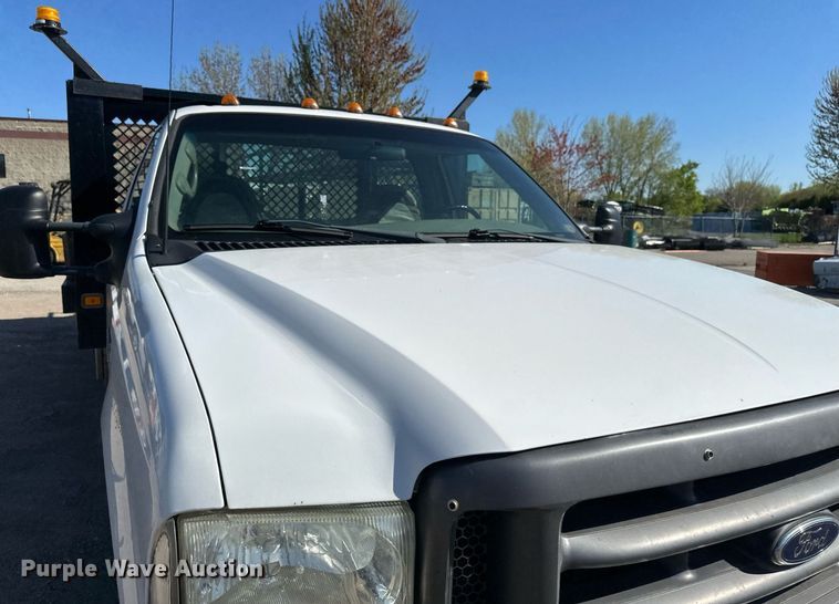 image for item EB2512 2002 Ford F550 Super Duty flatbed truck