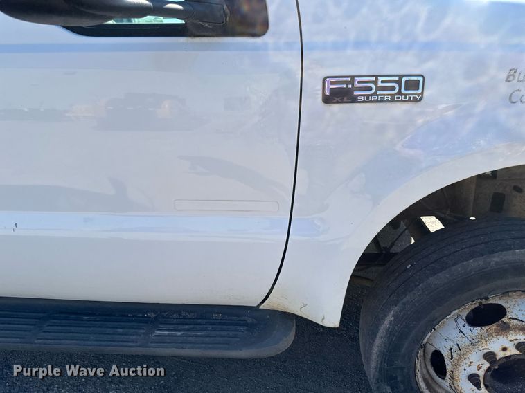 image for item EB2512 2002 Ford F550 Super Duty flatbed truck