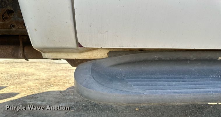 image for item EB2512 2002 Ford F550 Super Duty flatbed truck