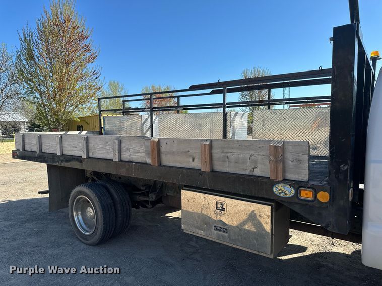 image for item EB2512 2002 Ford F550 Super Duty flatbed truck