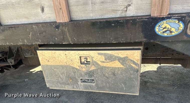 image for item EB2512 2002 Ford F550 Super Duty flatbed truck