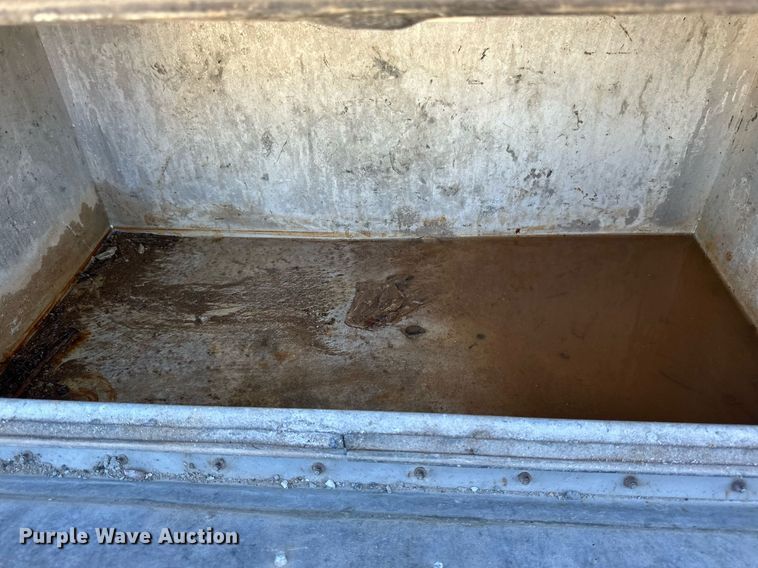 image for item EB2512 2002 Ford F550 Super Duty flatbed truck