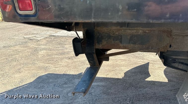 image for item EB2512 2002 Ford F550 Super Duty flatbed truck