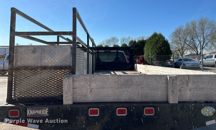 image for item EB2512 2002 Ford F550 Super Duty flatbed truck