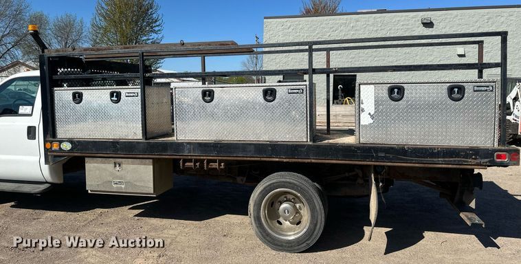 image for item EB2512 2002 Ford F550 Super Duty flatbed truck