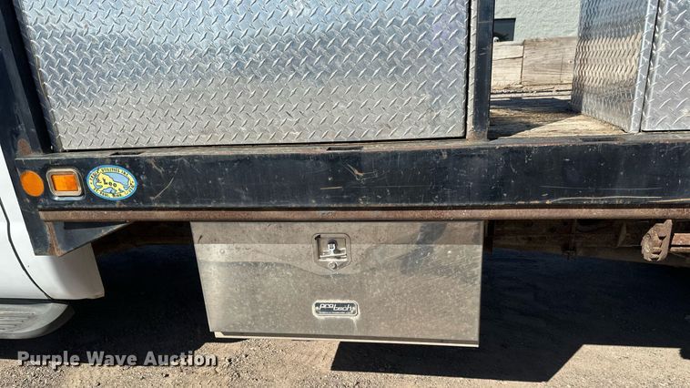 image for item EB2512 2002 Ford F550 Super Duty flatbed truck