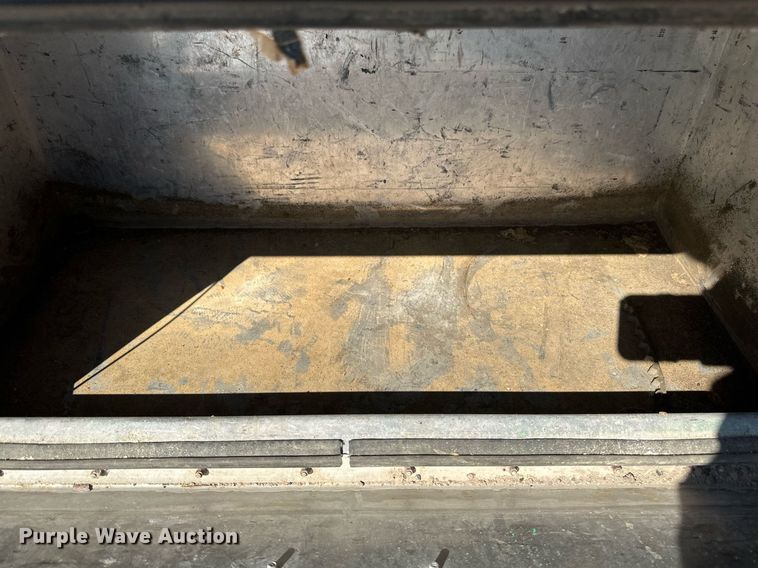 image for item EB2512 2002 Ford F550 Super Duty flatbed truck