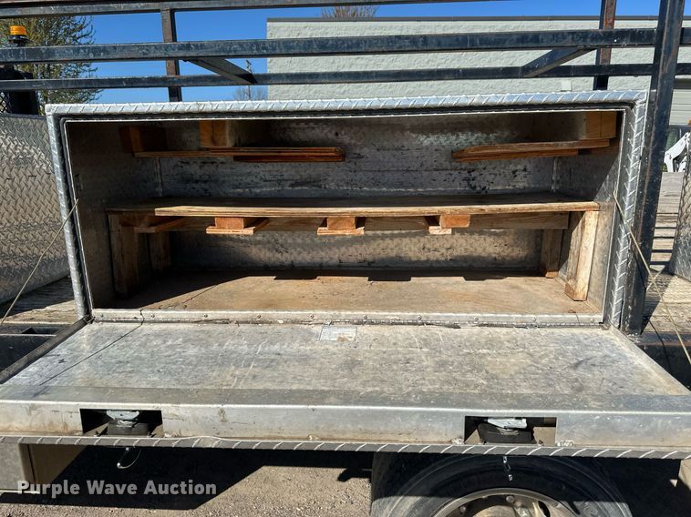 image for item EB2512 2002 Ford F550 Super Duty flatbed truck