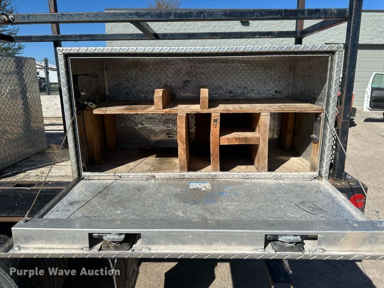 image for item EB2512 2002 Ford F550 Super Duty flatbed truck