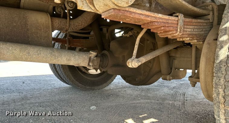 image for item EB2512 2002 Ford F550 Super Duty flatbed truck