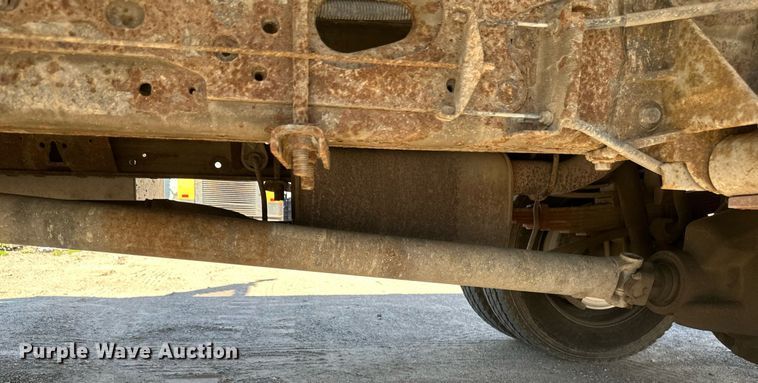 image for item EB2512 2002 Ford F550 Super Duty flatbed truck