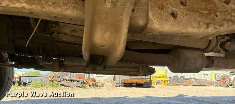 image for item EB2512 2002 Ford F550 Super Duty flatbed truck