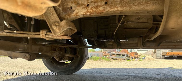 image for item EB2512 2002 Ford F550 Super Duty flatbed truck