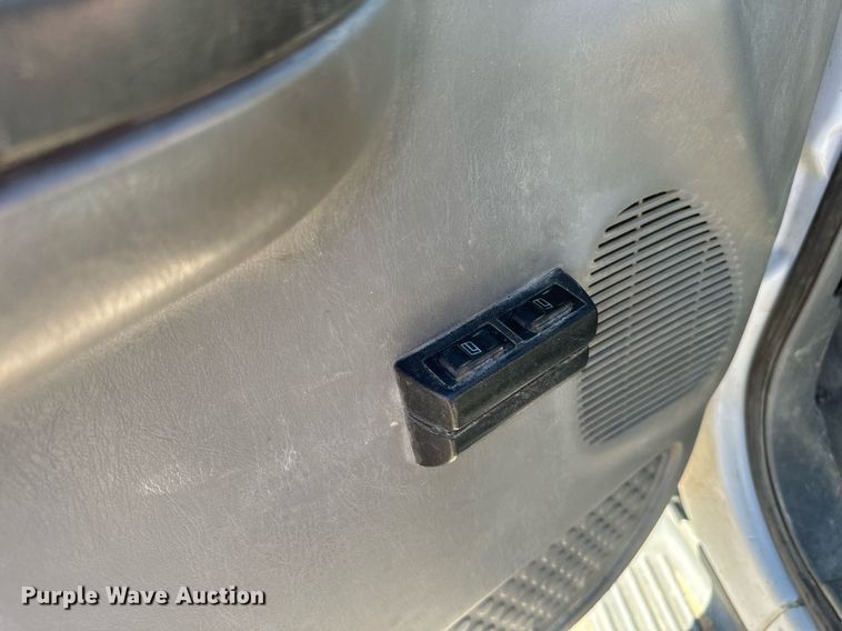 image for item EB2512 2002 Ford F550 Super Duty flatbed truck