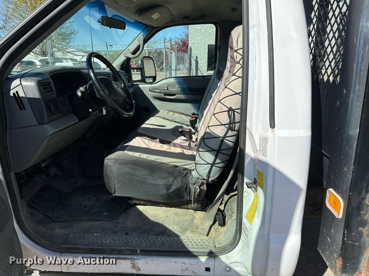 image for item EB2512 2002 Ford F550 Super Duty flatbed truck