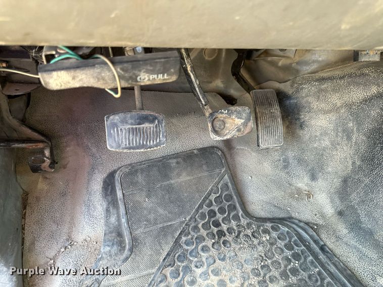 image for item EB2512 2002 Ford F550 Super Duty flatbed truck