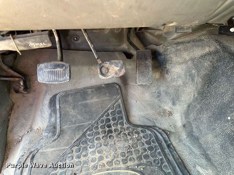 image for item EB2512 2002 Ford F550 Super Duty flatbed truck