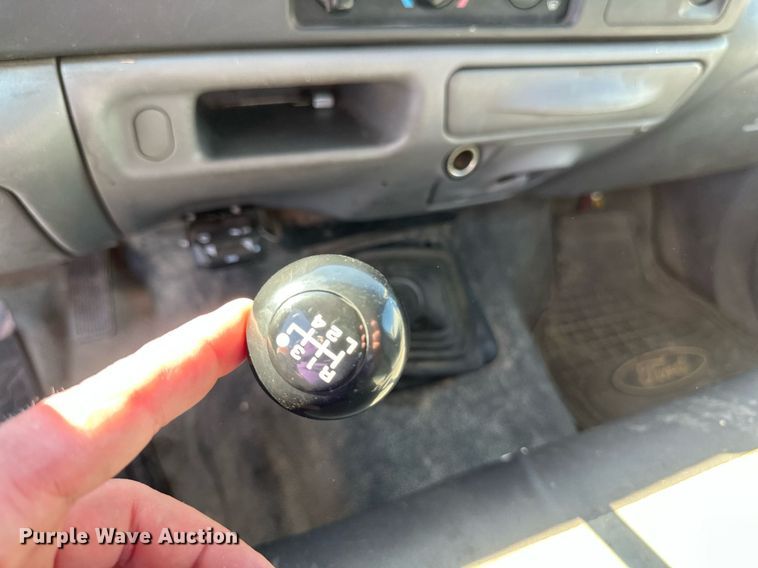 image for item EB2512 2002 Ford F550 Super Duty flatbed truck