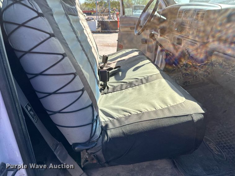 image for item EB2512 2002 Ford F550 Super Duty flatbed truck