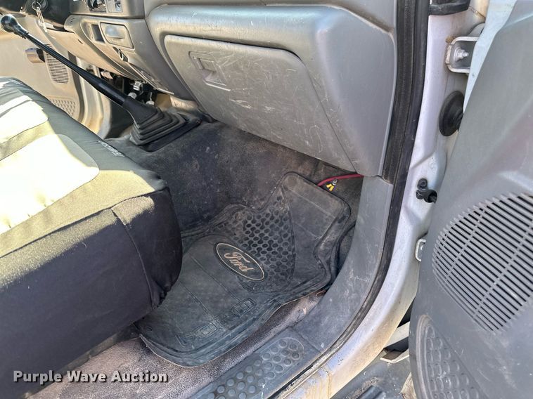 image for item EB2512 2002 Ford F550 Super Duty flatbed truck