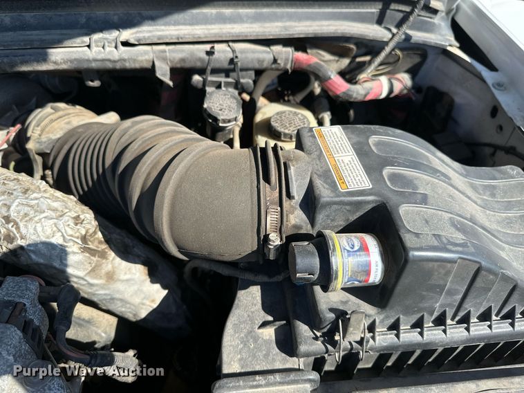 image for item EB2512 2002 Ford F550 Super Duty flatbed truck