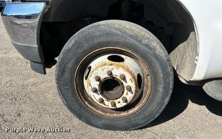 image for item EB2512 2002 Ford F550 Super Duty flatbed truck