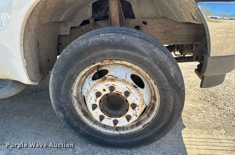 image for item EB2512 2002 Ford F550 Super Duty flatbed truck