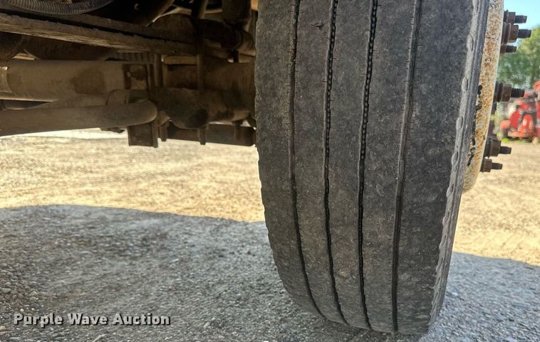 image for item EB2512 2002 Ford F550 Super Duty flatbed truck