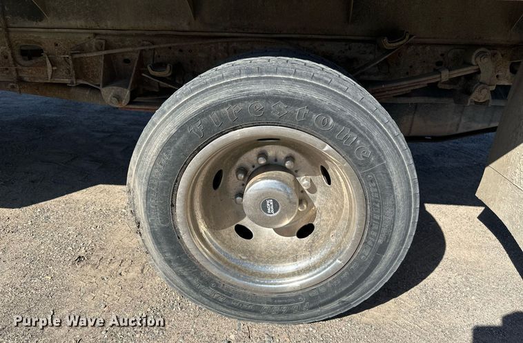 image for item EB2512 2002 Ford F550 Super Duty flatbed truck