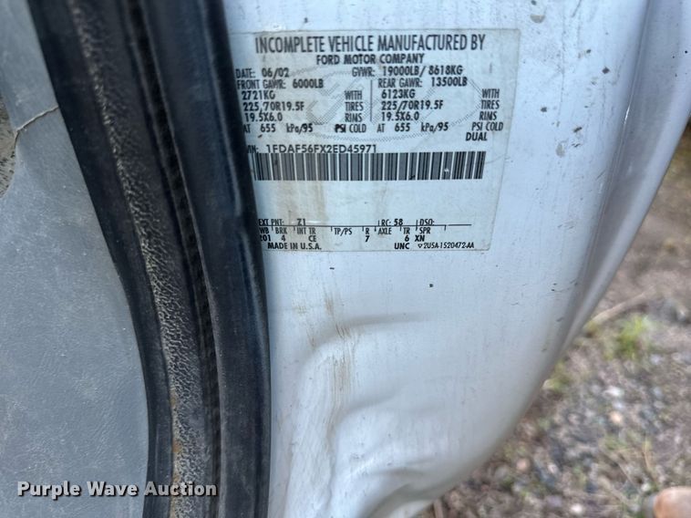 image for item EB2512 2002 Ford F550 Super Duty flatbed truck