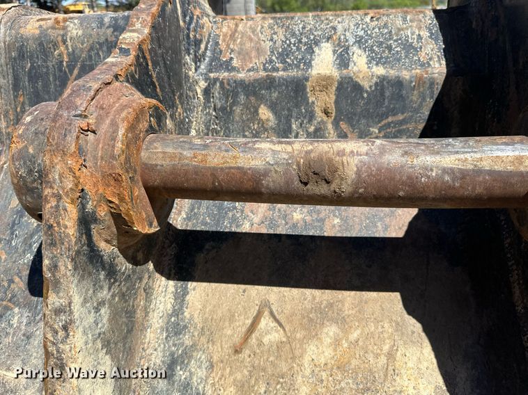 image for item EB2518 Hensley excavator bucket