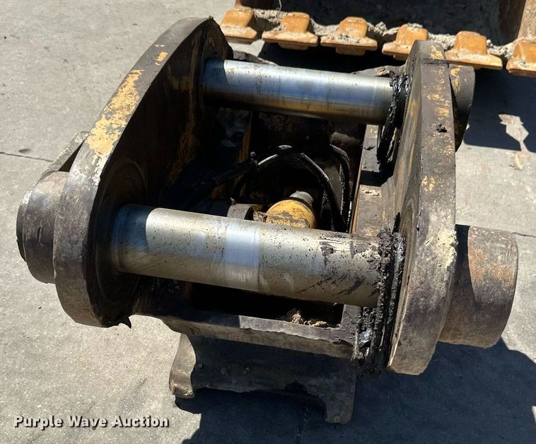 image for item EB2518 Hensley excavator bucket