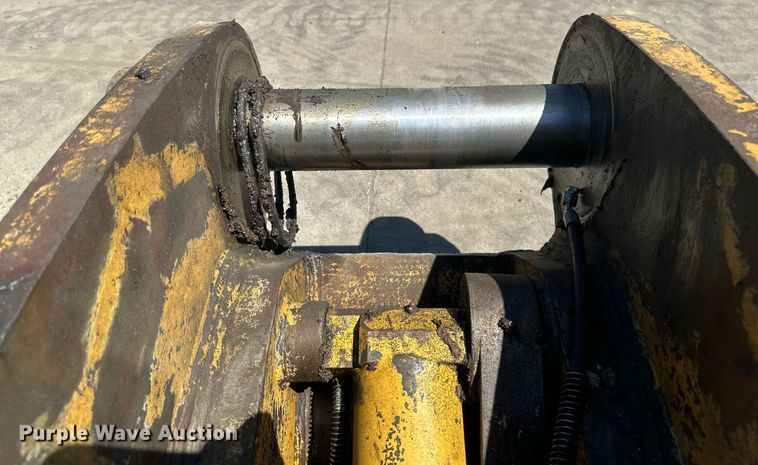 image for item EB2518 Hensley excavator bucket