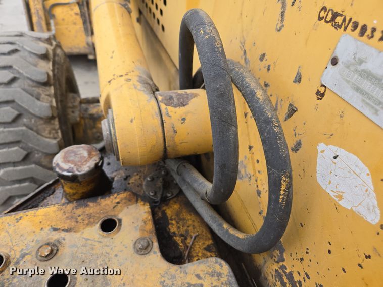 image for item EC0923 2004 John Deere 210LE landscape tractor