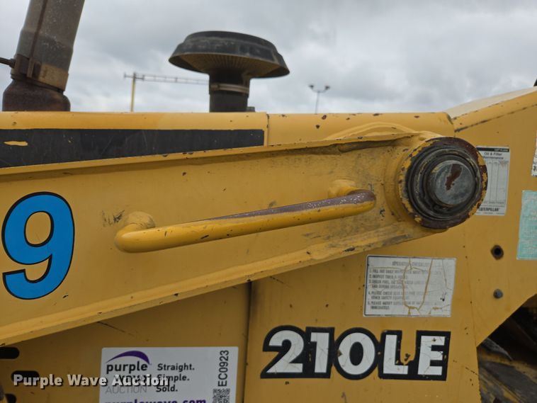 image for item EC0923 2004 John Deere 210LE landscape tractor