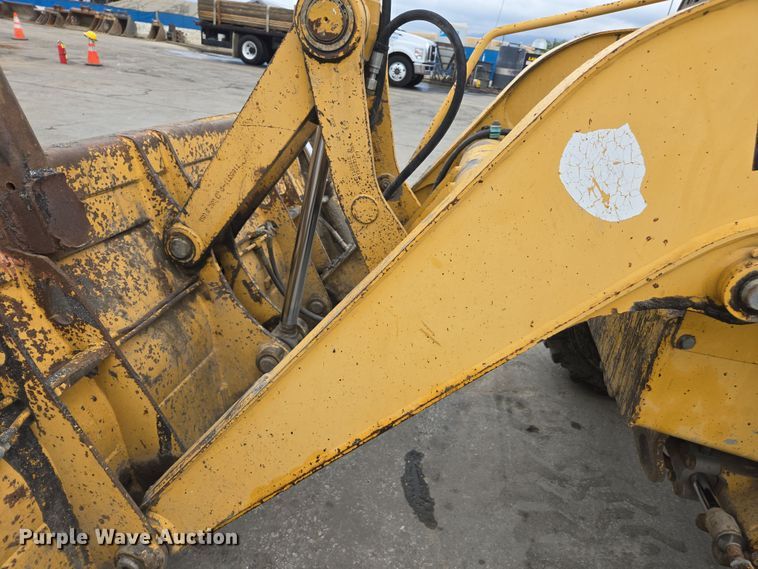 image for item EC0923 2004 John Deere 210LE landscape tractor