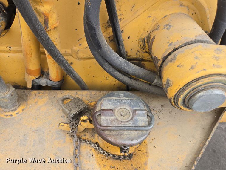 image for item EC0923 2004 John Deere 210LE landscape tractor