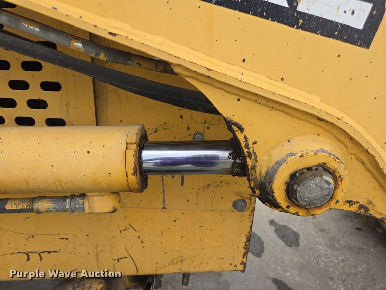 image for item EC0923 2004 John Deere 210LE landscape tractor