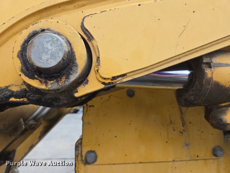 image for item EC0923 2004 John Deere 210LE landscape tractor