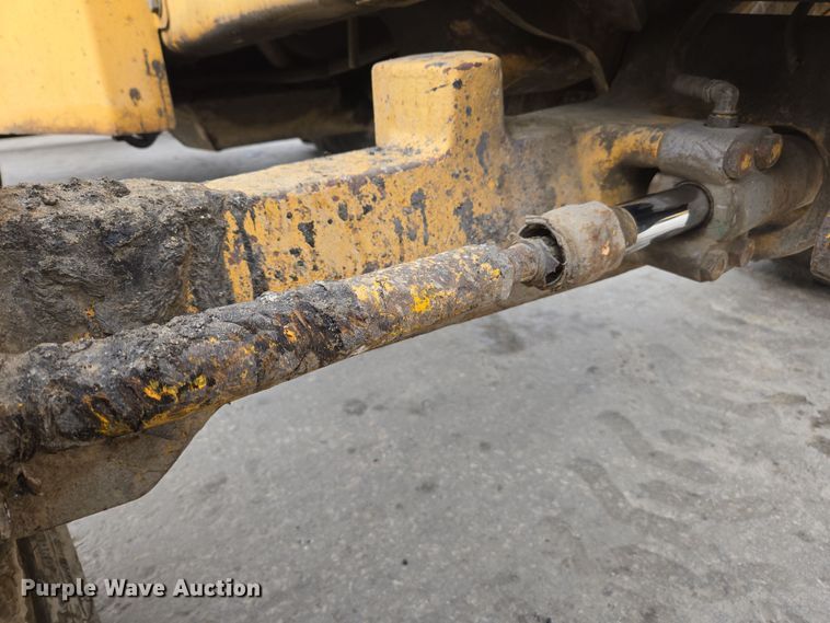 image for item EC0923 2004 John Deere 210LE landscape tractor