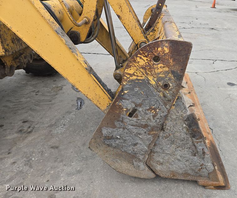 image for item EC0923 2004 John Deere 210LE landscape tractor